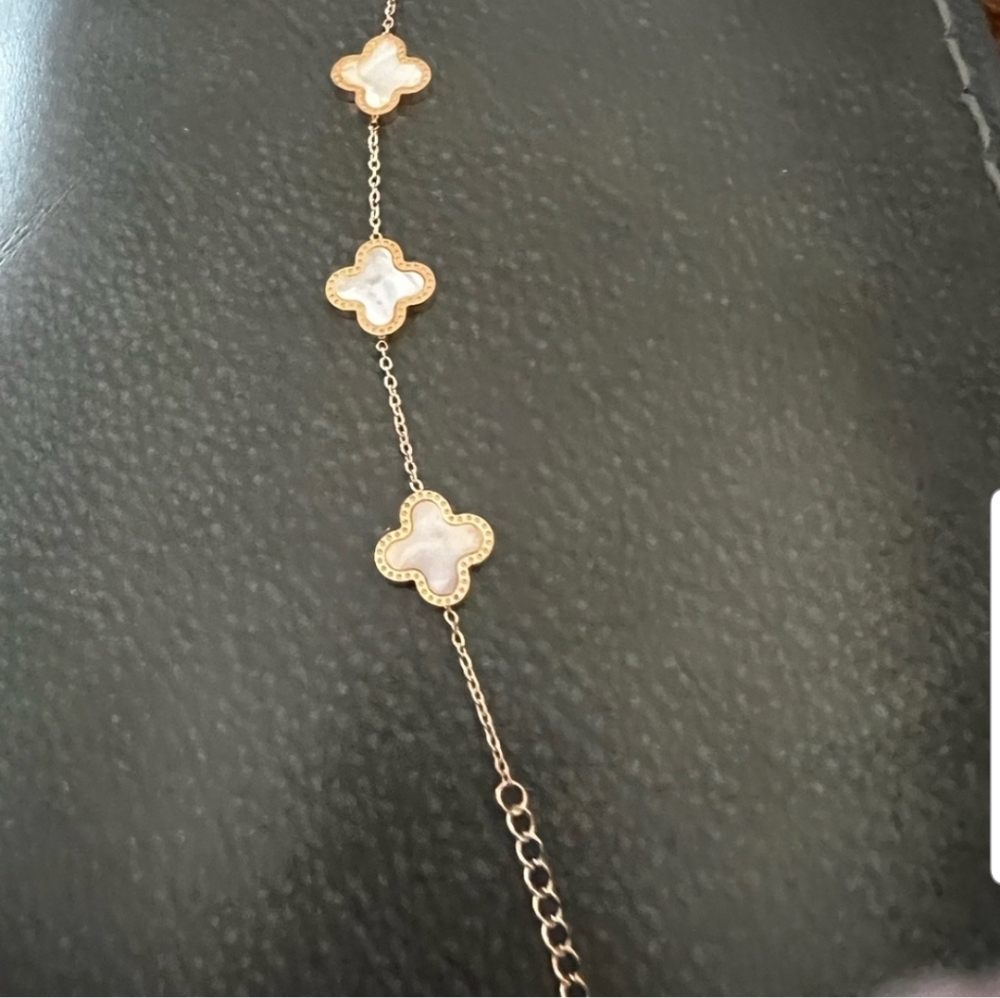 Mother Of Pearl Clover Bracelet - Picture 3 of 7
